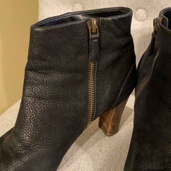 Cole Haan Black Leather Ankle Boots Zip Shoes - Size 7 - Picture 2 of 10